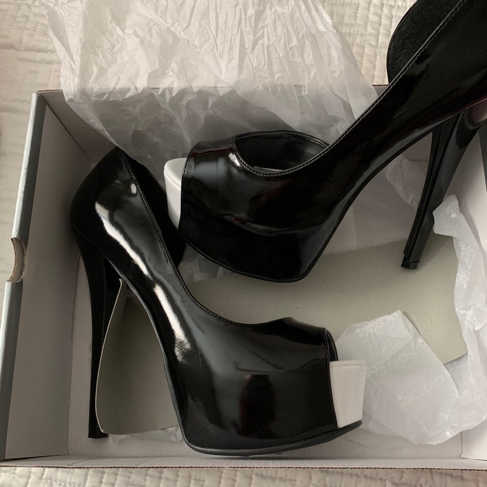 Black High Heels- Shoedazzle